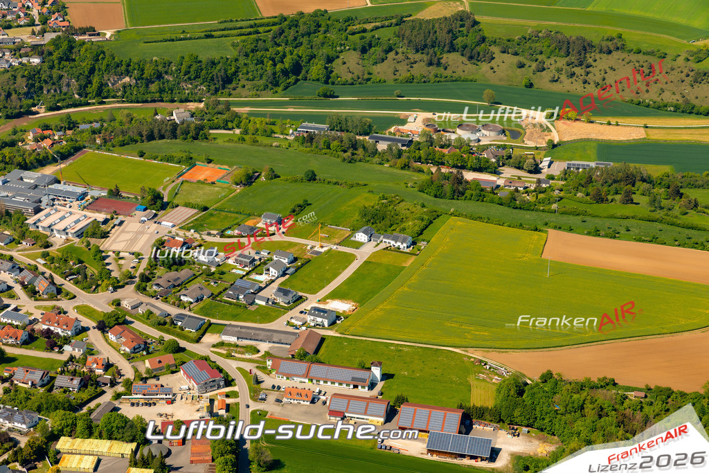 Das Luftbild zeigt :  Altmannstein - Die Luftaufnahme wurde 2024 vom UL-Flugzeug aus erstellt ( keine Drohne ) - Hochauflösende Luftaufnahme - Für grossformatige Ausdrucke geeignet. Die Geschenkidee !Mit Lizenz und Bildrechte bestellbar