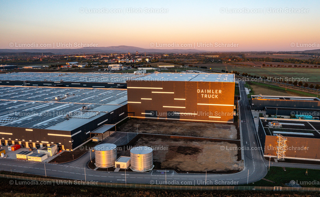 10049-52141 - Daimler Truck Halberstadt | Stockfoto und Bilderpool mit Bildmaterial aus Deutschland, dem Harz, Halberstadt, Quedlinburg, Wernigerode und weltweit. Qualitativ hochwertige und professionelle Fotos anschauen und kaufen. - Realisiert mit Pictrs.com