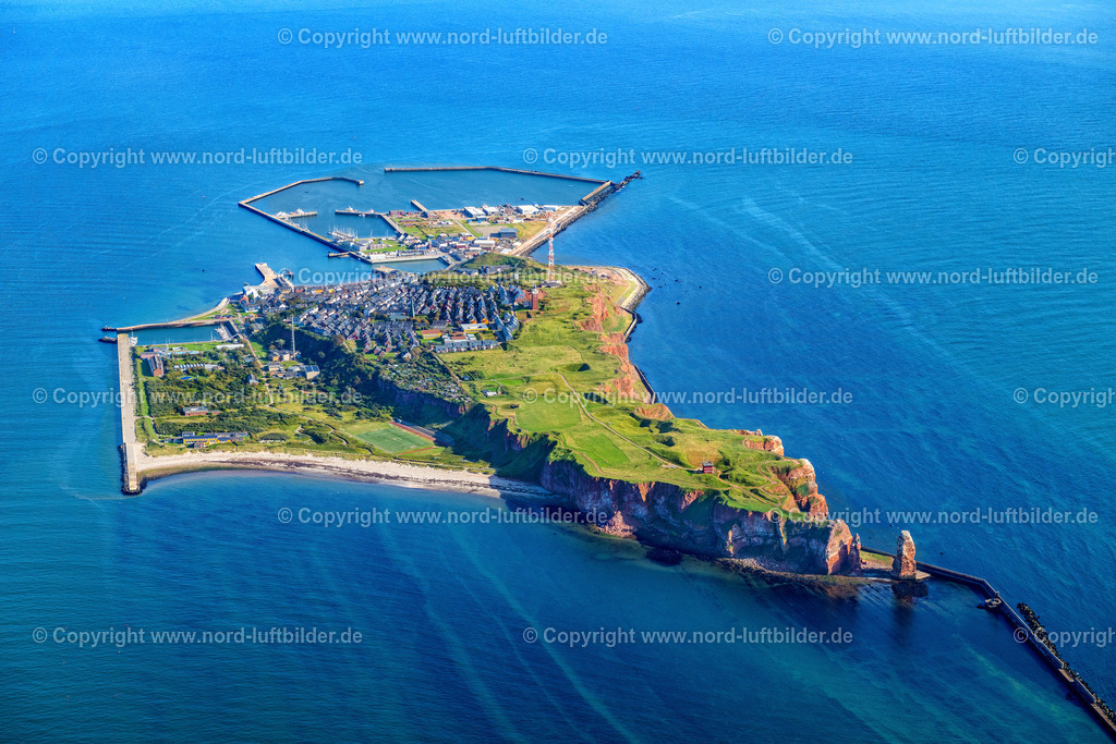 Helgoland_ELS_9271160823 | HELGOLAND 16.08.2023 Küsten- Landschaft der Insel Helgoland in der Nordsee im Bundesland Schleswig-Holstein, Deutschland. Weiterführende Informationen bei: Helgoland Tourismus-Service. // Coastal landscape of the island of Helgoland in the North Sea in the state of Schleswig-Holstein, Germany. Further information at: Helgoland Tourismus-Service. Foto: Martin Elsen