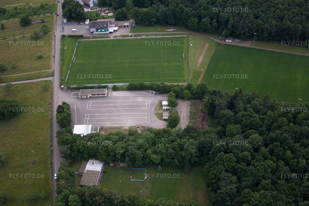Luftbild: Reservistenstadion des SV Spielberg im Ortsteil Spielberg in Karlsbad im Bundesland Baden-Württemberg in Deutschland. Foto: IMG_66746.jpg vom 07.06.2014 durch Werner Riehm/FLY-FOTO.de
