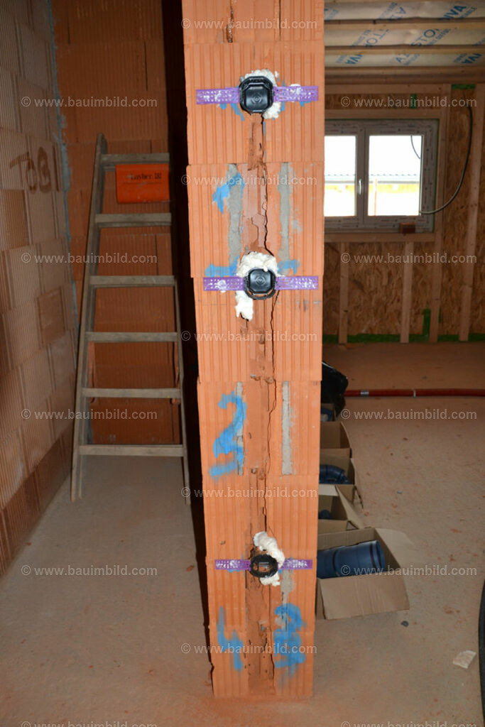 bib-lg17-elektroinstallation-0119 | Nach LV-Leistungsgruppen sortierte Detailfotos über den Bau eines Hauses. Alle Hausbau-Bilder direkt vom Urheber und Autor der Website Haus-Selber-Bauen.com