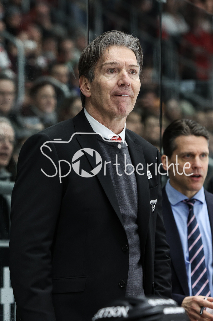 Augsburger Panther - Kölner Haie | Haie Trainer Uwe KRUPP Trainer KEC in Aktion