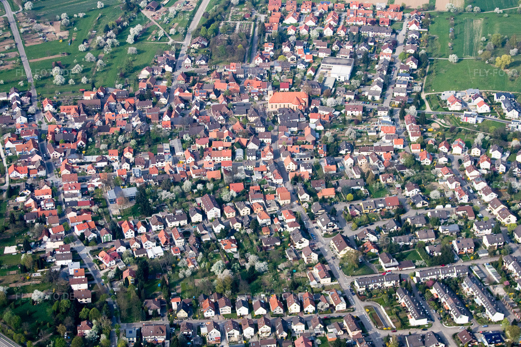 Luftbild: Ortsansicht aus Osten im Ortsteil Ettlingenweier in Ettlingen im Bundesland Baden-Württemberg in Deutschland. Foto: IMG_17757.jpg vom 12.04.2009 durch Werner Riehm/FLY-FOTO.de