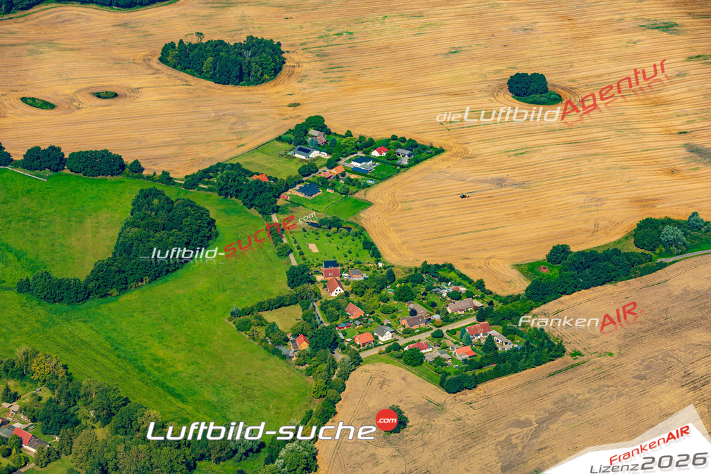 Klassische Luftaufnahme ohne Drohne zeigt:Zaschendorf bei Kuhlen-Wendorf - Die Luftbildaufnahme wurde 2025 vom UL-Flugzeug heraus erstellt ( keine Drohnenaufnahme ) - Hochauflösende Luftaufnahme -Nicht vergleichbar mit Google Maps oder Satelittenbilder- Die Geschenkidee !Mit Lizenz und Bildrechte bestellbar