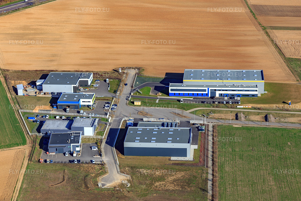 Vue aérienne: Parc industriel rue de Dublin avec Kiehl, Otelo Strasbourg et Société THERMIEXPERT à Mommenheim dans le département Bas Rhin, France.Photo: IMG_097627.jpg prise le 16/03/2017 par Werner Riehm/FLY-FOTO.euRésolution de l'original: 5079 x 3386 pxWWW.OTELO.FRTHERMIEXPERT - Climatisation de Brumath à Colmar