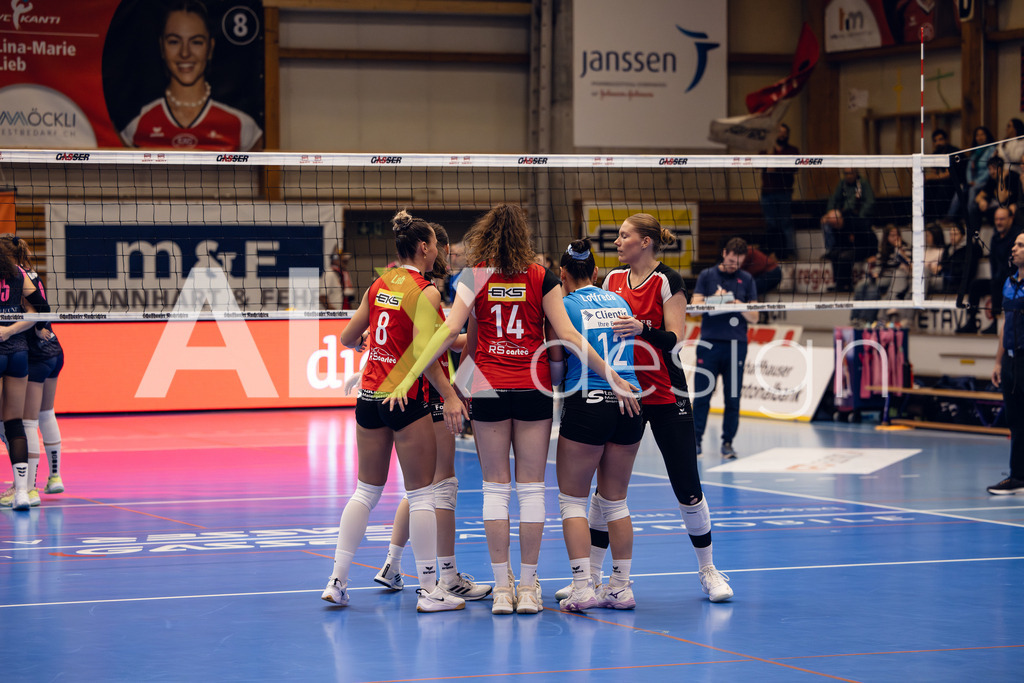Volleyball I Frauen I Saison 2025-2026 I Volleyball NLA | Women I Round 14 I VC Kanti Schaffhausen - NLZ Volleyball Academy Zürich I 16.01.2026 | VC Kanti Schaffhausen - Spielerinnenkreis - Realisiert mit Pictrs.com
