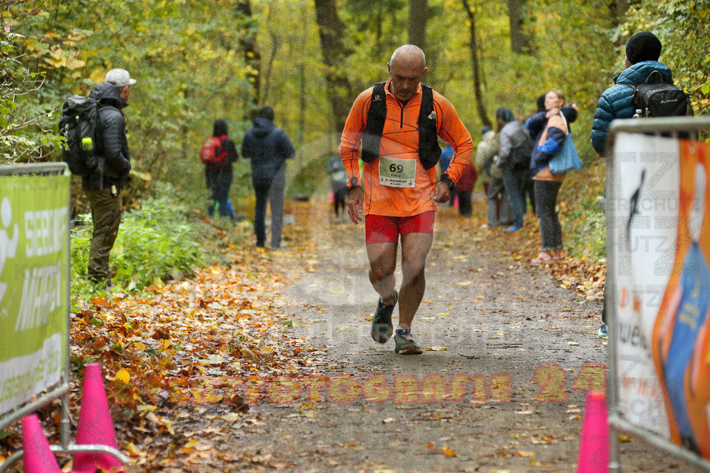 251026_1324_EX1_3381 | Sportfotografie im Rhein-Sieg Kreis, Köln, Bonn, NRW, Rheinland Pfalz, Hessen, etc. Unser Tätigkeitsfeld umfasst den Laufsport vom Volkslauf über den Marathon, Duathlon, Triathon bis zum Ultralauf wie Kölnpfad Ultra oder Schindertrail.