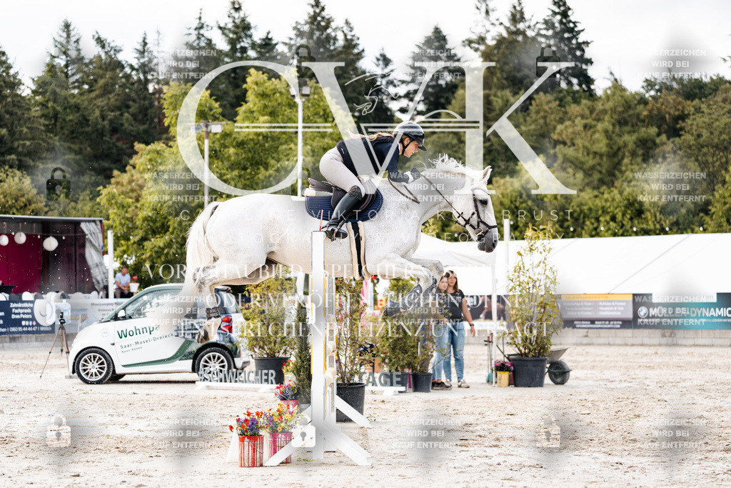 CK903887 | Turnierfotografie Pferdefotografie Trier Rheinland-Pfalz Pferdesport Reitsport Tierfotografie Sportfotografie Pferdevideo Pferdevideografie Equestrianvideography equestrianphotography  - Realisiert mit Pictrs.com