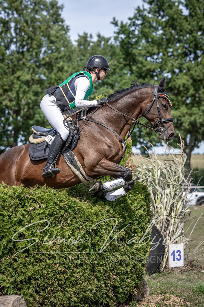 20250907-_3LI0768 | Tierfotografie Pferde, Hunde, Katzen, Haustiere.
Turnierfotografie Reitturniere, Reiten, Springreiten, Dressur in Hanau, dem Main-Kinzig-Kreis und dem Rhein-Main- Gebiet um Frankfurt