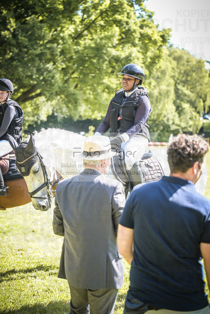DOS_2308 | Entdecke hochwertige Reitturnierfotos von Foto Oger. Professionell, emotional und authentisch – jetzt Lieblingsmomente im Shop bestellen.Deutschlandweite Turnierfotografie. - Realisiert mit Pictrs.com