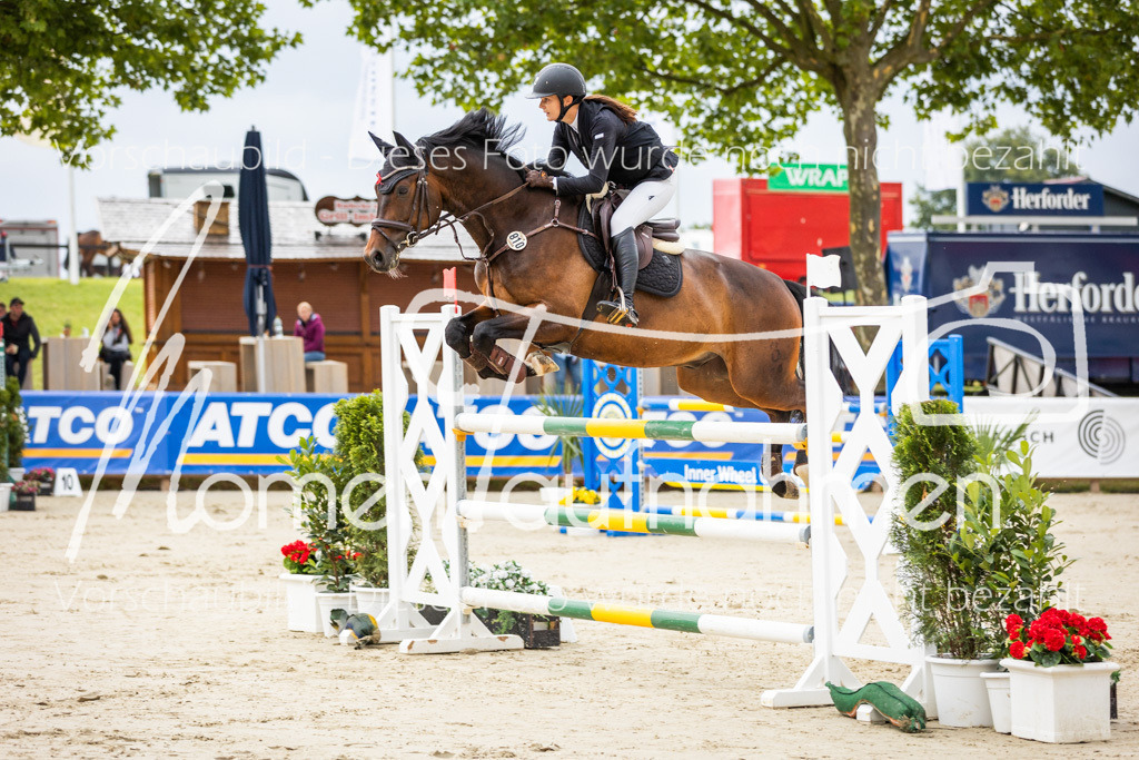 BHO-2PhSpr-M-048 | MomenTaufnahmen Pferdesportfotos