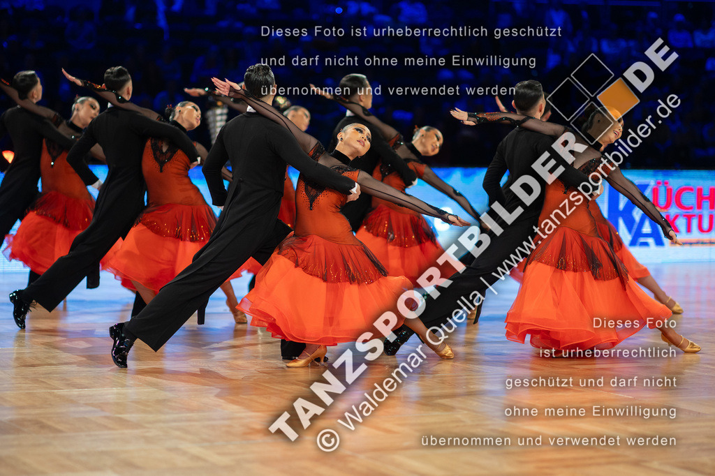 20251206-02460 | Hier finden Sie Tanz Bilder vom Latein und Standard Formationen tanzen. Sportbilder vom Tanzsport. Schöne Fotos und von Weltmeisterschaft, Europameisterschaft, Bundesliga, Regionalliga, Oberliga und Landesliga sowie von GOC Stuttgart, DanceComp, WM Bremen
