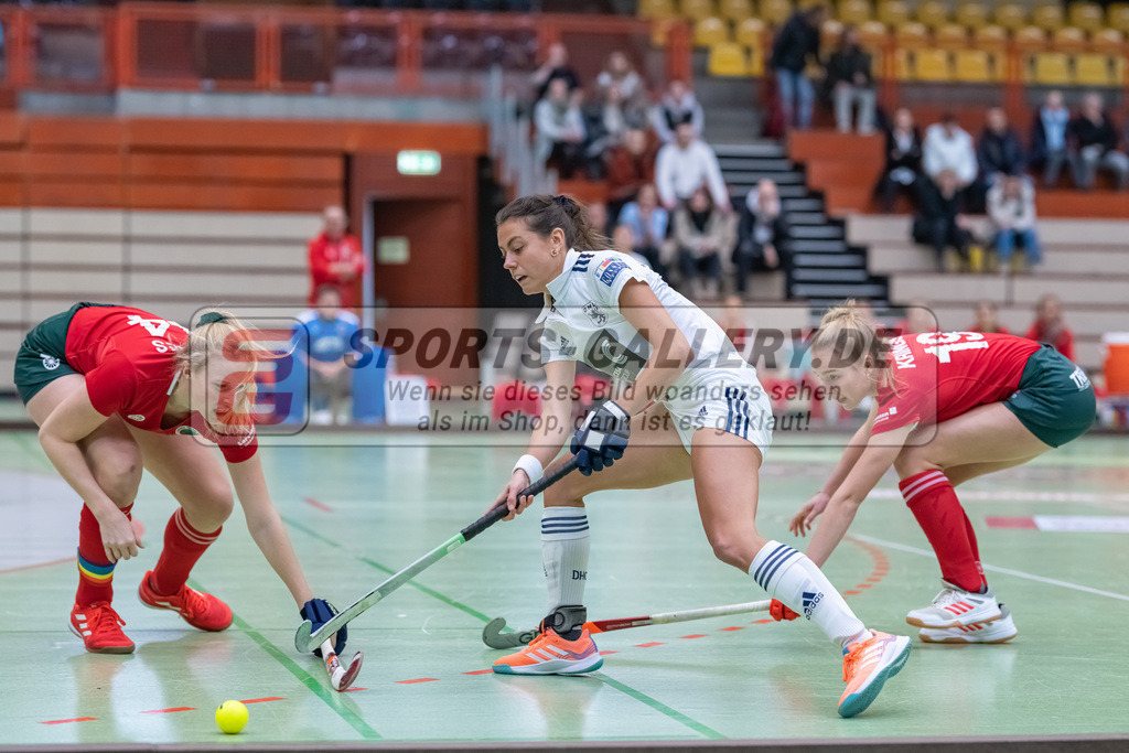 HK_20221126_101668 | 1. Bundesliga ( Halle ) Damen Crefelder HTC - Düsseldorfer HC am 27.11.2022 Crefelder HTC, Krefeld , Selin Oruz ( Düsseldorfer HC #14 )