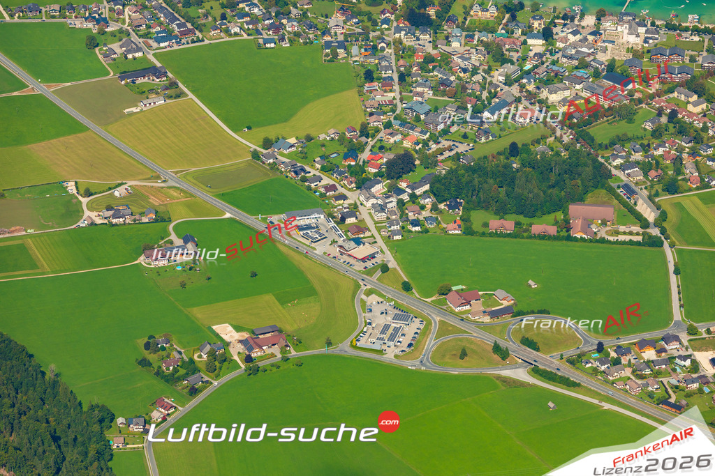Luftaufnahme der Stadt Strobl - Die Luftaufnahme wurde 2025 vom UL-Flugzeug heraus erstellt ( keine Drohne ) - Hochauflösende Luftaufnahme - für professionelle Ausdrucke geeignet. Die Geschenkidee !Mit Lizenz und Bildrechte bestellbar