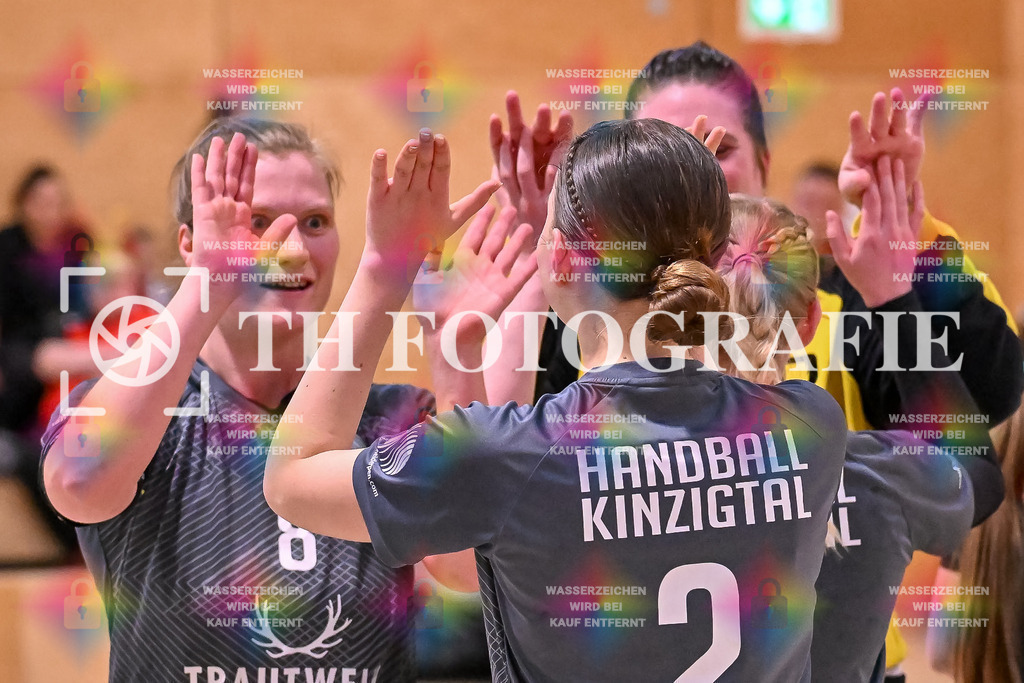 GER, SG Maulburg/Steinen - HB Kinzigtal, Handball, Suedbadenliga, 22. Spieltag, Saison 2023/2024, 27.04.2024 | Team HB Kinzigtal siegt und ist voller Freude. 

GER, SG Maulburg/Steinen - HB Kinzigtal, Handball, Suedbadenliga, 22. Spieltag, Saison 2023/2024, 27.04.2024

Foto: TH Fotografie/Thomas Hess