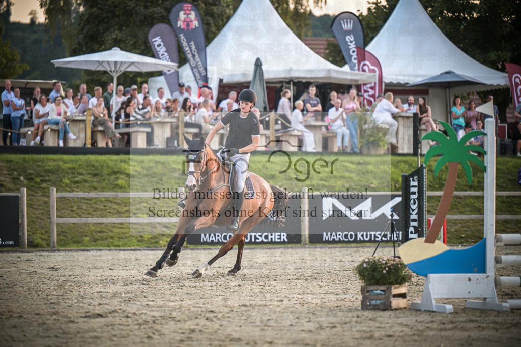 DOS_2408 | Entdecke hochwertige Reitturnierfotos von Foto Oger. Professionell, emotional und authentisch – jetzt Lieblingsmomente im Shop bestellen.Deutschlandweite Turnierfotografie. - Realisiert mit Pictrs.com