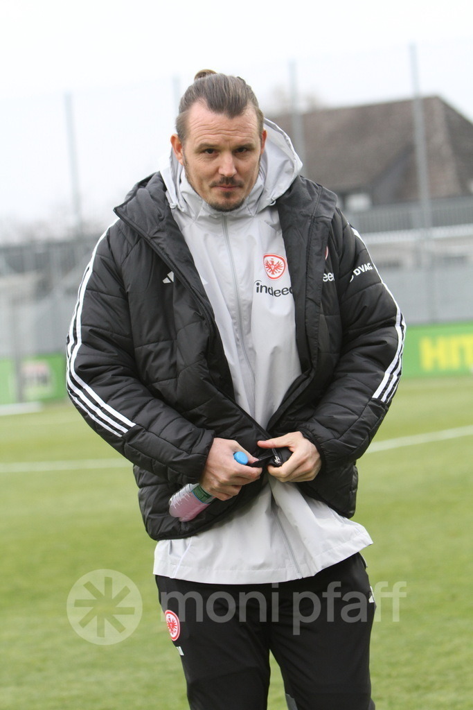 Alex Meier Fußballgott | Einbtracht Frankfurt U19 Trainer vs DFB Pokal vs RBL - Realisiert mit Pictrs.com