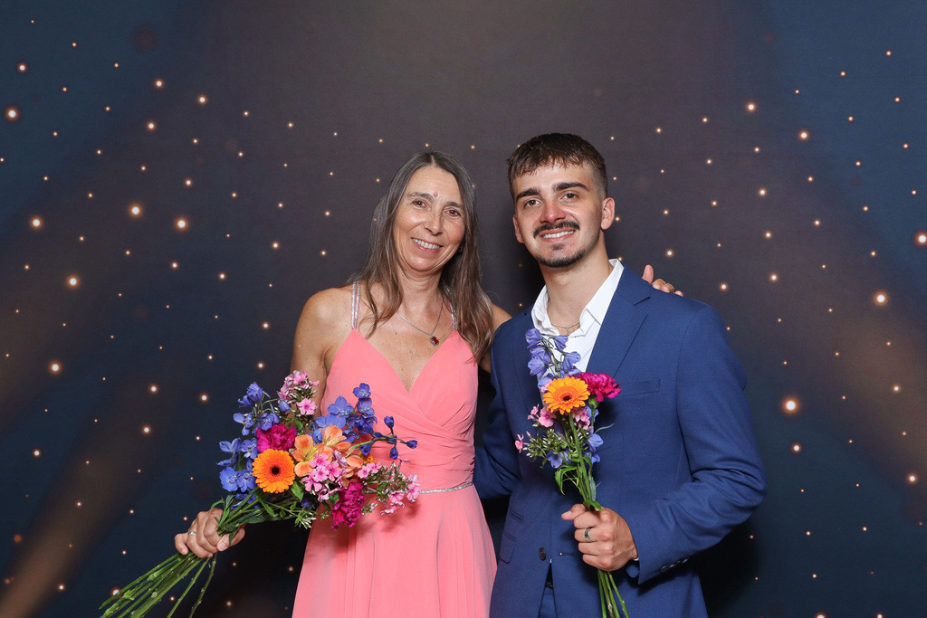 ZD260628112736-105 | Fotoshop von zweidimensional Fotografie. Ihr Fotograf im Aargau. Abzüge von Ihrem Fotobox Event bestellen.Abzüge von Ihrem Hochzeit bestellen.Abzüge von Ihrem Schulfotograf bestellen.