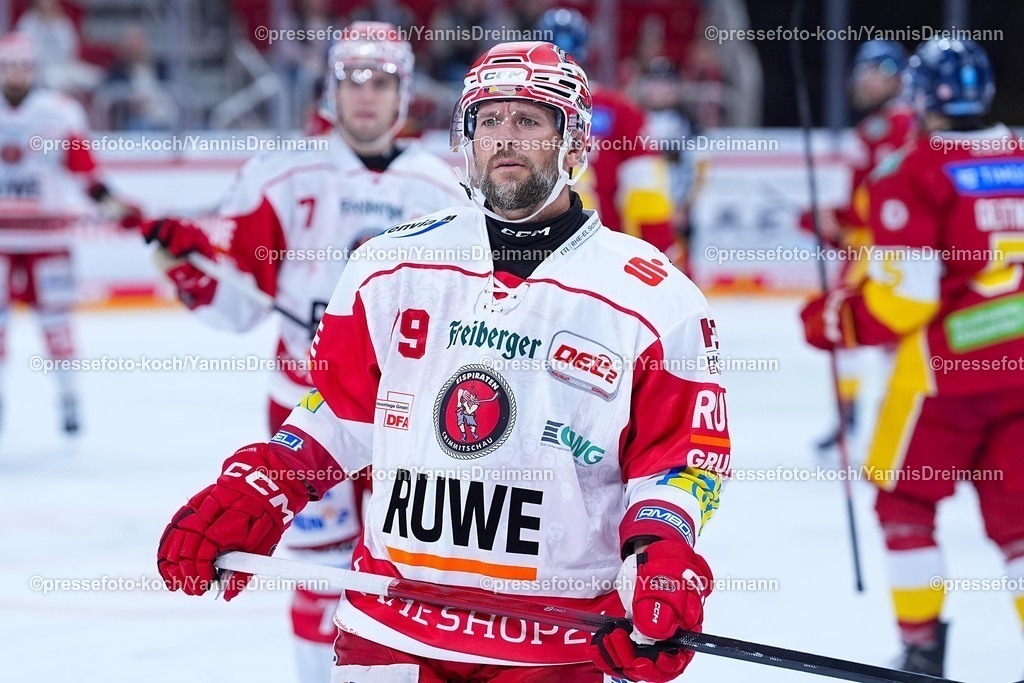 xYDR12102501090 | 12.10.2025, xydrx, Eishockey, DEL2, Düsseldorfer EG - Eispiraten Crimmitschau, PSD Bank Dome Düsseldorf: Mario Scalzo (Eispiraten Crimmitschau #79)