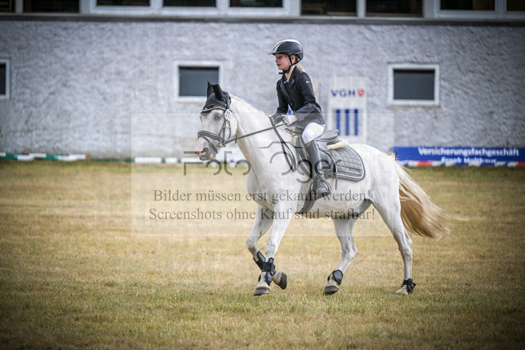 DOS_1072 | Entdecke hochwertige Reitturnierfotos von Foto Oger. Professionell, emotional und authentisch – jetzt Lieblingsmomente im Shop bestellen. - Realisiert mit Pictrs.com