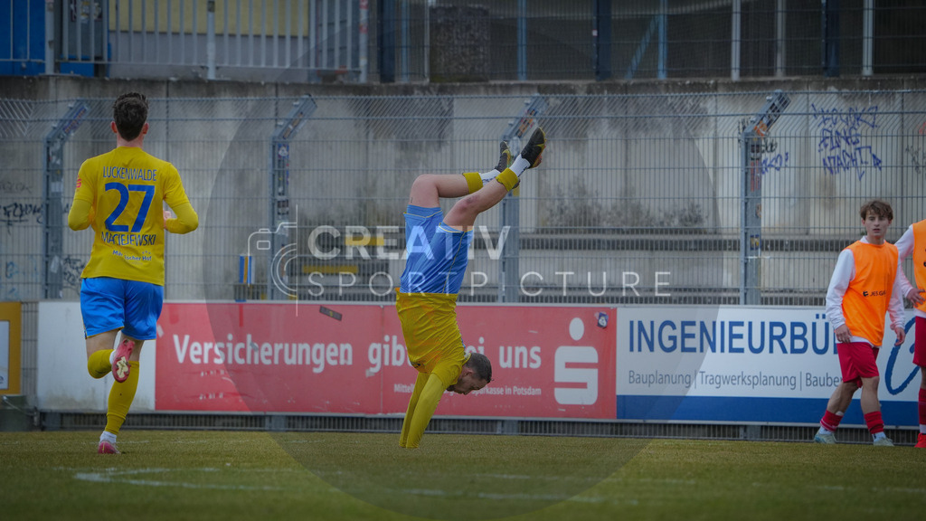 Fußball, Herren, Saison 2025/2026, Regionalliga Nordost, 26. Spieltag, FSV 63 Luckenwalde vs. Greifswalder FC, Samstag 14.03.2026, Werner-Seelenbinder-Stadion Luckenwalde, | Fußball, Herren, Saison 2025/2026, Regionalliga Nordost, 26. Spieltag, FSV 63 Luckenwalde vs. Greifswalder FC, Samstag 14.03.2026, Werner-Seelenbinder-Stadion Luckenwalde, Im Bild: Lucas Will jubelt über seinen Ausgleichstreffer. - Realisiert mit Pictrs.com