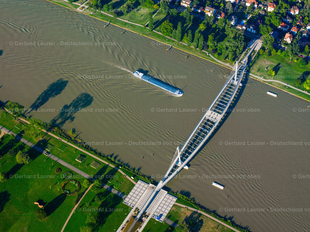2585239 | Brücke der zwei Ufer bei Kehl