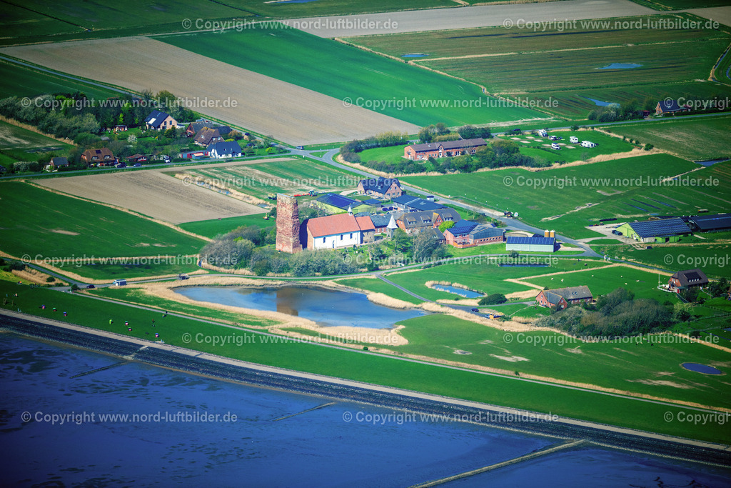 Pellworm_Kirche_ELS_9623300423 | PELLWORM 30.04.2023 Historische Kirche- Gebäudekomplex " Kirche Ruine " und neue Kirche in Pellworm Nordfriesland im Bundesland Schleswig-Holstein, Deutschland. // Historical church building complex "Kirch Ruine" and new church in Pellworm Nordfriesland in the state Schleswig-Holstein, Germany. Foto: Martin Elsen