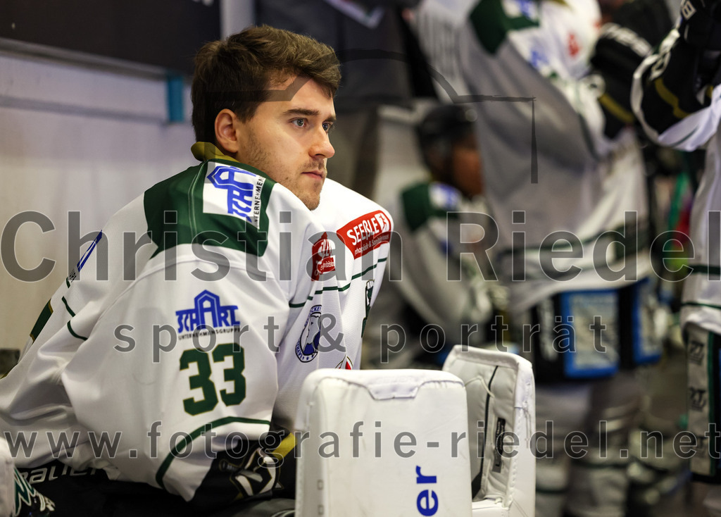 2022-09-09_098_TSV_Erding_gegen_Deggendorfer_SC | Erding, Deutschland, 09.09.2022:
Eishockey, Bayernliga 2022 / 2023, Testspiel, TSV Erding gegen Deggendorfer SC, Endergebnis: 2:5

Torwart Thomas Hingel (Erding Gladiators, #33)

Foto: Christian Riedel / fotografie-riedel.net