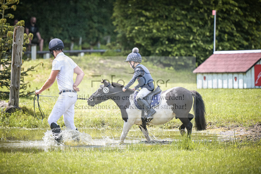 DOS_5638 | Entdecke hochwertige Reitturnierfotos von Foto Oger. Professionell, emotional und authentisch – jetzt Lieblingsmomente im Shop bestellen.Deutschlandweite Turnierfotografie. - Realisiert mit Pictrs.com