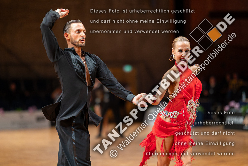 20230812-10983 | Hier finden Sie Tanz Bilder vom Latein und Standard Formationen tanzen. Sportbilder vom Tanzsport. Schöne Fotos und von Weltmeisterschaft, Europameisterschaft, Bundesliga, Regionalliga, Oberliga und Landesliga sowie von GOC Stuttgart, DanceComp, WM Bremen