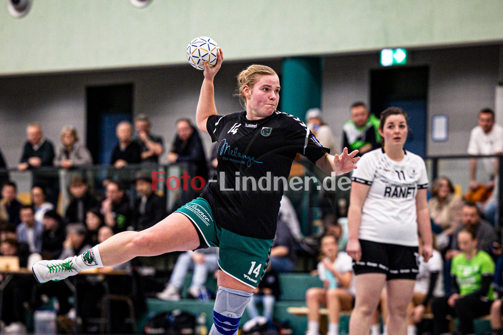BSC Oberhausen gegen TSV Murnau | Bezirksoberliga Handball Frauen 2024/25, BSC Oberhausen gegen TSV Murnau, 20250118,Antonia HIBLER (TSV Murnau 14) 7 Meter Wurf,2025-01-18 in Weilheim (Jahnhalle)Antonia HIBLER (TSV Murnau 14)Copyright: WolfgangxLindner foto-lindner.de