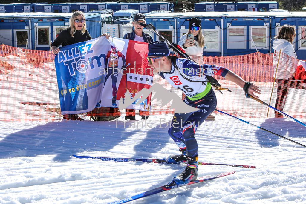 OE7A3888 | Temperaturen nah am zweistelligen Bereich und Sonne pur am Arber machen die Pisten weich und tiefe Spuren sind zu sehen