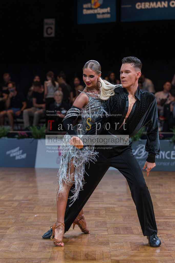20250820_WDSF Open Lat Youth_2953 | Tanzsportbilder, Standardtanz, Lateintanz, WDSF, DTV, LTVB, dancecomp, goc, hessen tanzt, blaues band der spree, walzer, tango, wiener walzer, slowfox, quickstepp, samba, rumba, cha-cha-cha, paso doble. jive, hd-kroft photography, turniertanzsport
