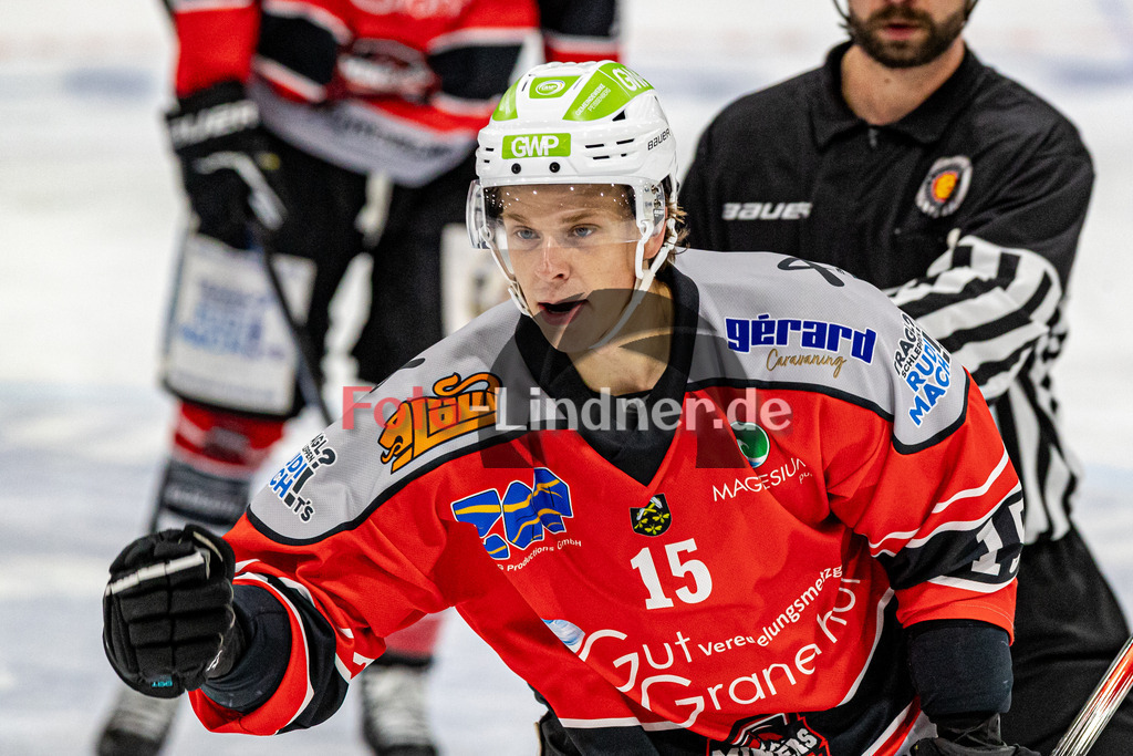 TSV Peißenberg Miners vs HC Landsberg Riverkings | Eishockey Bayernliga 2023/2024, TSV Peißenberg Miners vs HC Landsberg Riverkings,
Jubel Ryan MURPHY (Miners 15),
2023-10-22 in Peißenberg (Eisstadion)
15 Ryan MURPHY (Miners 15)
Copyright: WolfgangxLindner foto-lindner.de