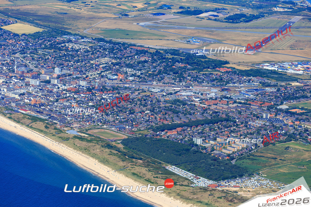 Die Luftbildaufnahme Westerland - Sylt wurde 2018 mittels Flugzeug (keine Drohne) erstellt. Perfekte Schärfe und Druck- Auflösung- Garantiert!