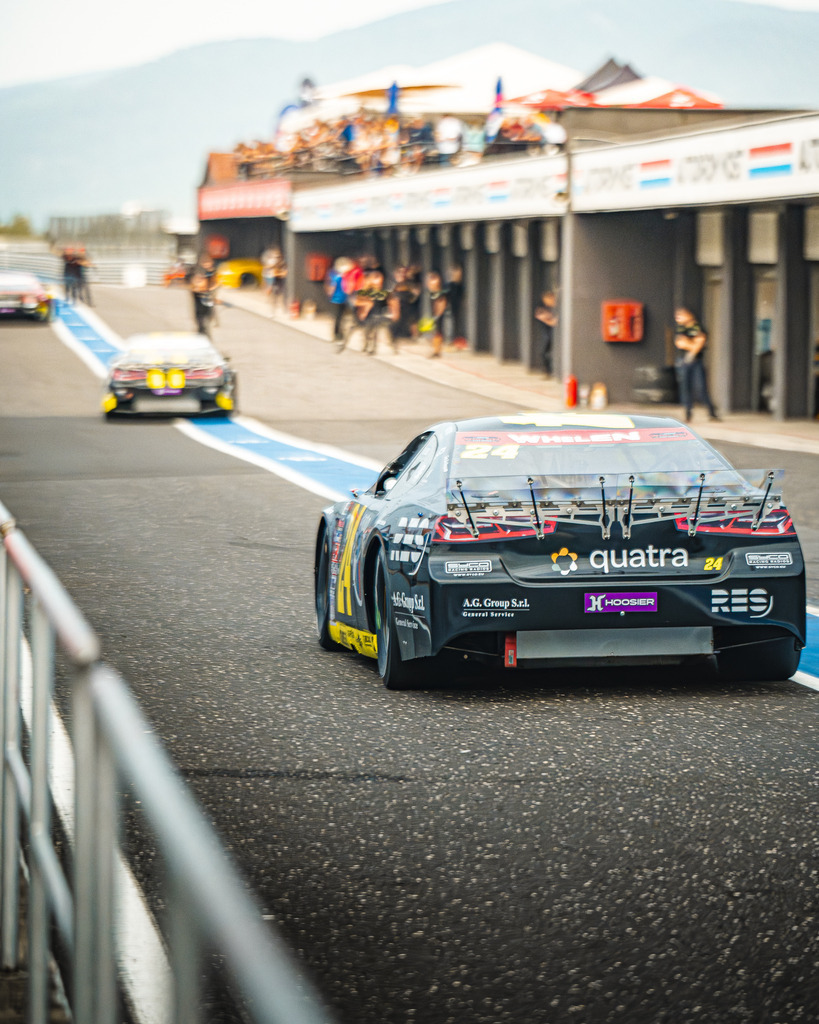 _DSC4678-Enhanced-NR | Exklusive Motorsport-Fotografie aus Leipzig von TXO Media – für Rennfahrer, Teams & Sponsoren. Sausemuth liefert starke Bilder, die Emotion zeigen. Jetzt buchen & glänzen! - Realisiert mit Pictrs.com