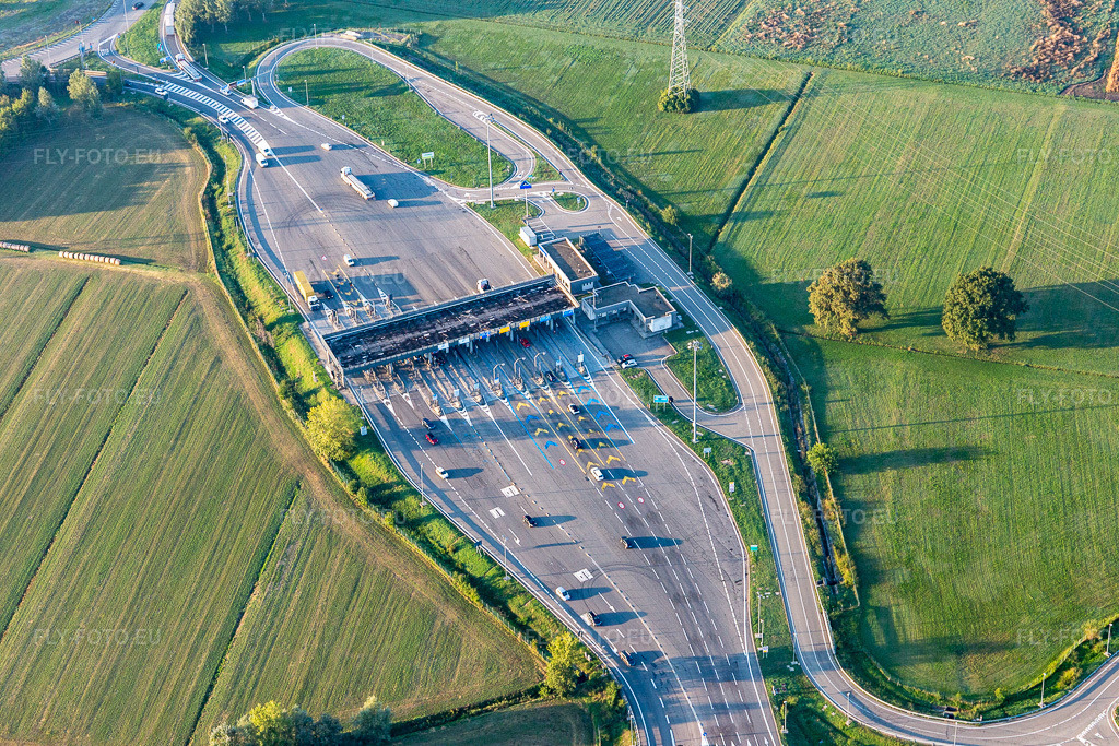 Vue aérienne: Péage de Casello autoroute A1 Reggio Emilia à Reggio nell’Emilia dans le département Reggio Emilia, Italie – .Photo: IMG_134816.jpg prise le 20/09/2022 par Werner Riehm/FLY-FOTO.eu – Résolution de l'original: 5472 x 3648 px – Autostrade per l'Italia