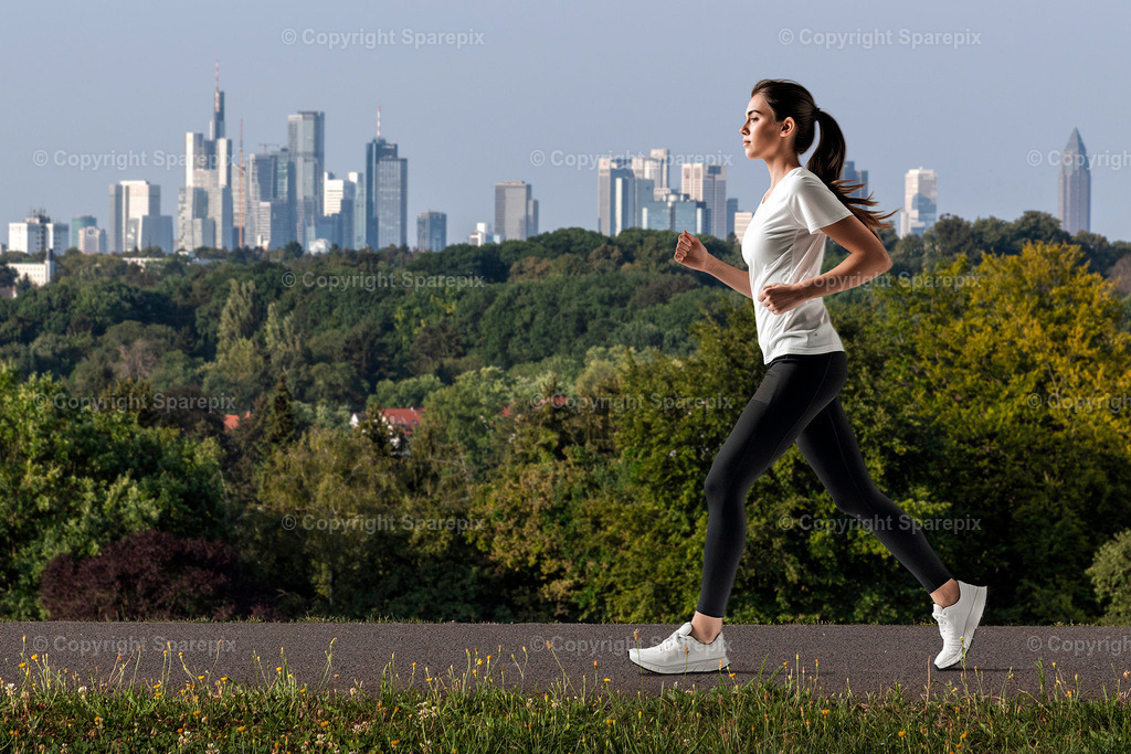 Joggerin_Portfolio | Compositing: AI-model + real backplate - Realisiert mit Pictrs.com