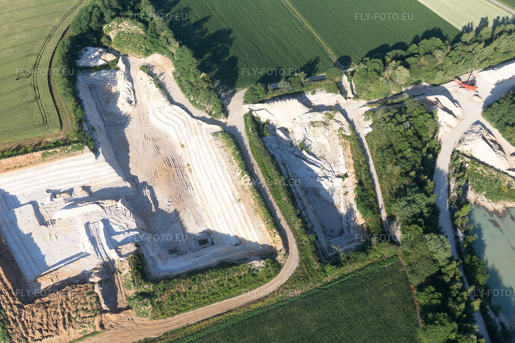 Vue aérienne: Vue de la ville à Riedseltz dans le département Bas Rhin, France. Photo: IMG_100972.jpg prise le 17/06/2017 par Werner Riehm/FLY-FOTO.eu – Résolution de l'original: 5472 x 3648 px
