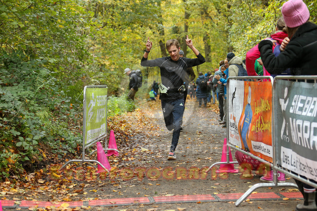 251026_1226_EX1_0379 | Sportfotografie im Rhein-Sieg Kreis, Köln, Bonn, NRW, Rheinland Pfalz, Hessen, etc. Unser Tätigkeitsfeld umfasst den Laufsport vom Volkslauf über den Marathon, Duathlon, Triathon bis zum Ultralauf wie Kölnpfad Ultra oder Schindertrail.