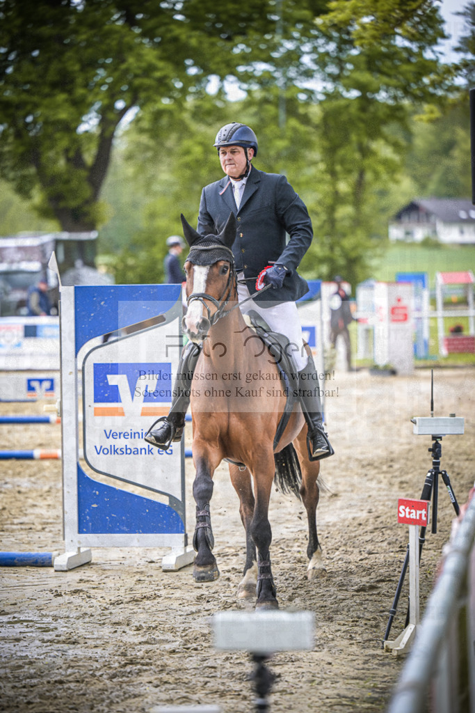 DOS_6680 | Entdecke hochwertige Reitturnierfotos von Foto Oger. Professionell, emotional und authentisch – jetzt Lieblingsmomente im Shop bestellen.Deutschlandweite Turnierfotografie. - Realisiert mit Pictrs.com