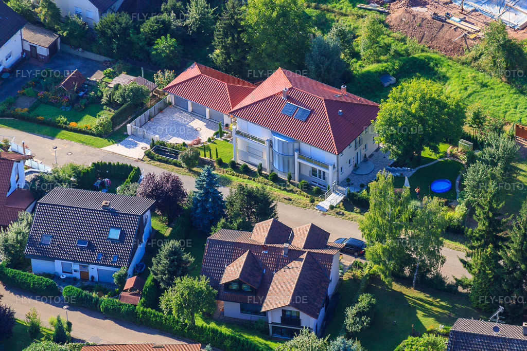 Luftbild: Winzerstr im Ortsteil Ellmendingen in Keltern im Bundesland Baden-Württemberg in Deutschland. Foto: IMG_32469.jpg vom 21.08.2010 durch Werner Riehm/FLY-FOTO.de