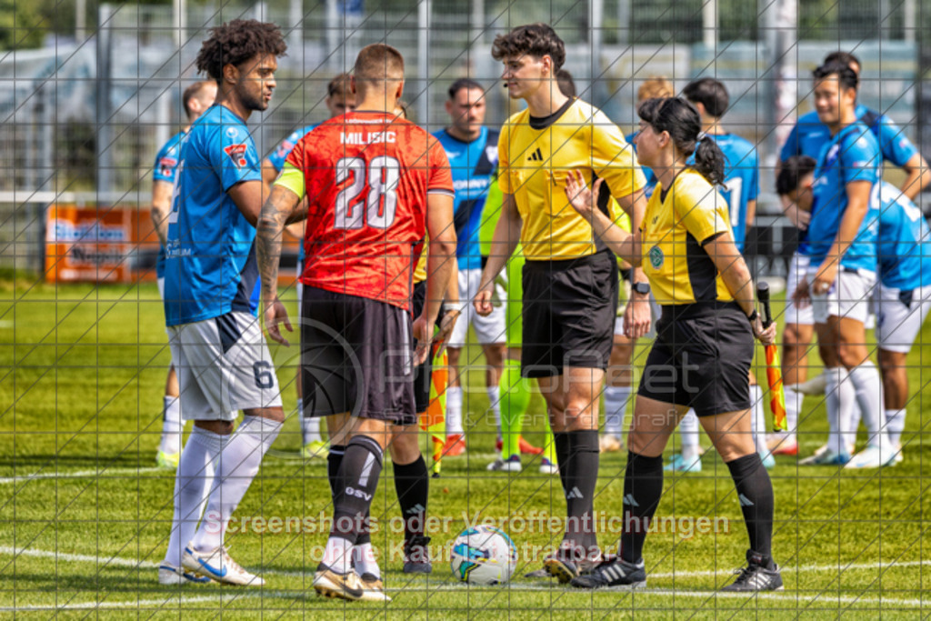 20250816_140135_0124-Bearbeitet | #,1.Göppinger SV (rot) vs. FSV 08 Bietigheim-Bissingen (blau), Fußball, Oberliga BW, wfv, 03. Spieltag, Saison 2025/2026, Rasensportplatz Stadion SV Göppingen, Hohenstaufenstr. 116, 73033 Göppingen, 16.08.2025 - 14:00 Uhr,Foto: PhotoPeet-Sportfotografie/Peter Harich