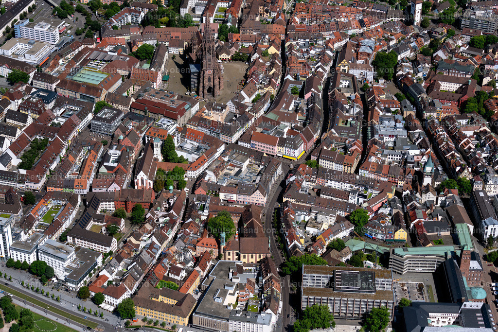 4033415 | STüHLINGER 30.06.2020 Stadtzentrum im Innenstadtbereich  in Stühlinger im Bundesland Baden-Württemberg, Deutschland // The city center in the downtown area  in Stühlinger in the state Baden-Wuerttemberg, Germany Foto: Gerhard Launer