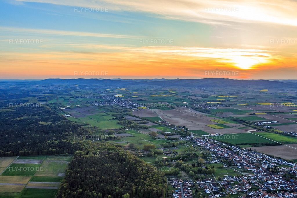 Luftbild: Viestrich am Bienwaldrand von Osten im Ortsteil Schaidt in Wörth im Bundesland Rheinland-Pfalz in Deutschland. Foto: IMG_078046.jpg vom 24.04.2015 durch Werner Riehm/FLY-FOTO.de