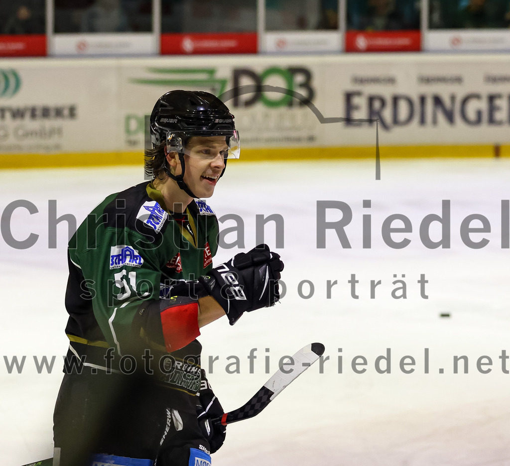 2022-11-04_061_Eishockey_TSV_Erding_gegen_TSV_Peissenberg | Erding, Deutschland, 04.11.2022:
Eishockey, Bayernliga 2022 / 2023, 10. Spieltag, TSV Erding gegen TSV Peißenberg, Endergebnis: 4:3

Ryan Murphy (Erding Gladiators, #51)

Foto: Christian Riedel / fotografie-riedel.net