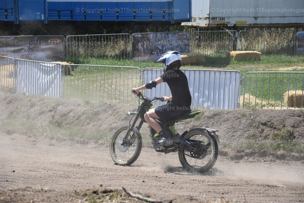 DSC_0307 | Sportfotografie , Motorsport, Motoross, Reitsport, Mointainbike, Enduro,
Landschaft , Outdoor, Eventfotografie, Landschaft, Bilder online bestellen - Realisiert mit Pictrs.com