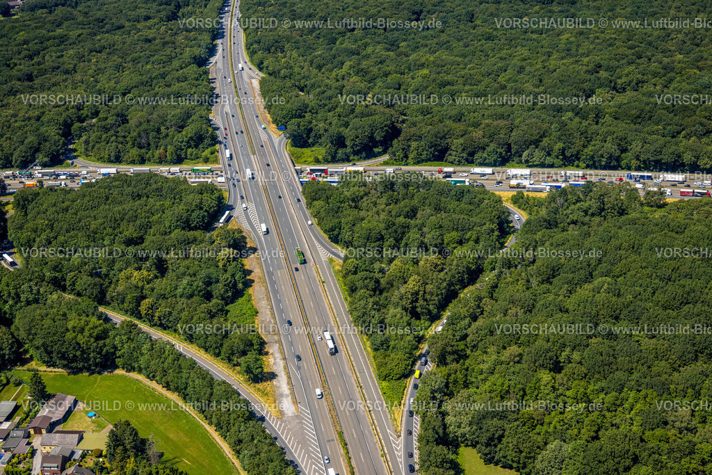 Oberhausen230705764 | Luftbild, Autobahnkreuz Oberhausen, Autobahn A2 und Autobahn A3, Verkehrsstau, Sterkrader Wald, Alsfeld, Oberhausen, Ruhrgebiet, Nordrhein-Westfalen, Deutschland