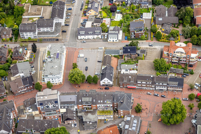 Bottrop240701701Kirchhellen | Luftbild, Alter Markt an der Hauptstraße Ecke Schulstraße, Parkplätze, Kirchhellen, Bottrop, Ruhrgebiet, Nordrhein-Westfalen, Deutschland