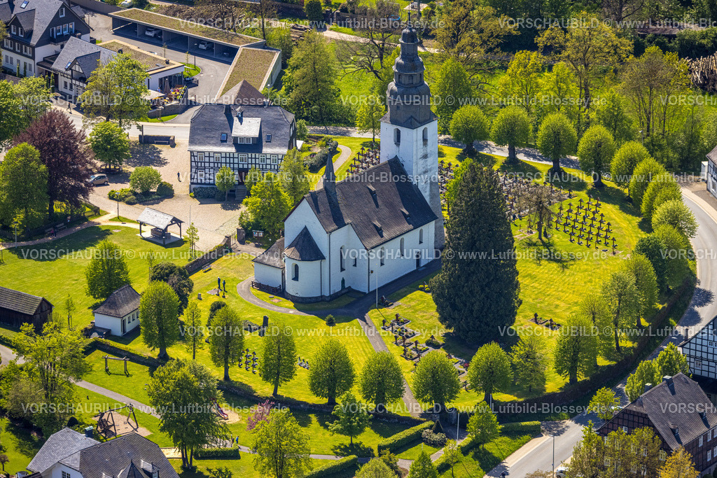 Schmallenberg230506238 | Luftbild, Kath. Kirche St. Peter und Paul, Wormbach, Schmallenberg, Sauerland, Nordrhein-Westfalen, Deutschland
